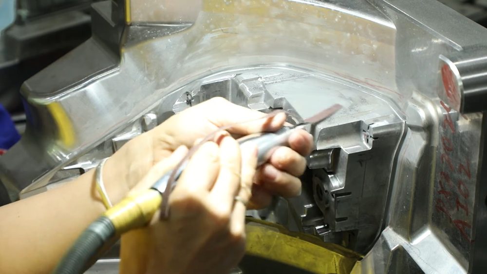 How to Prevent Injection Molding Defects in OEM Plastic Parts