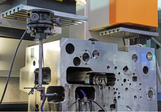 Choosing the right distribution system for molten plastic is one of the most critical decisions in plastic product developmen Choosing the right distribution system for molten plastic is one of the most critical decisions in plastic product developmen
