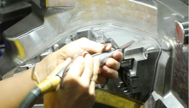 mold-polishing-for-stable-plastic-part-surface-quality